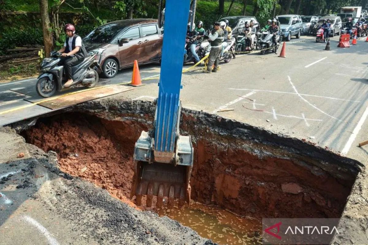 DKI Jakarta Provincial Government temporarily closes Lenteng Agung southbound road section