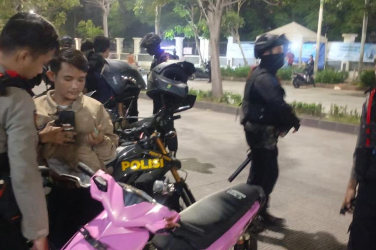North Jakarta Police arrest eight suspects during drug patrols