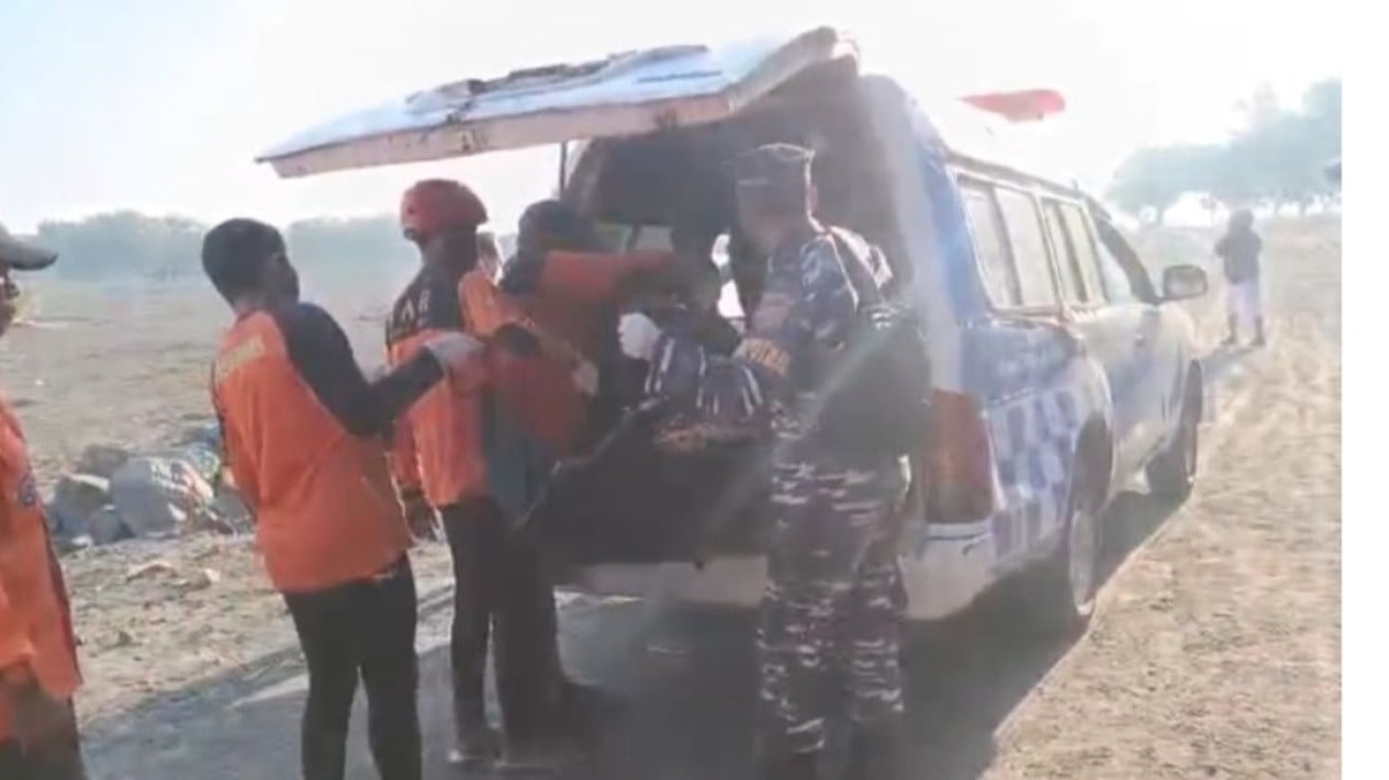SAR Team Finds One Tourist Victim Swept Away by Waves at Payangan Beach