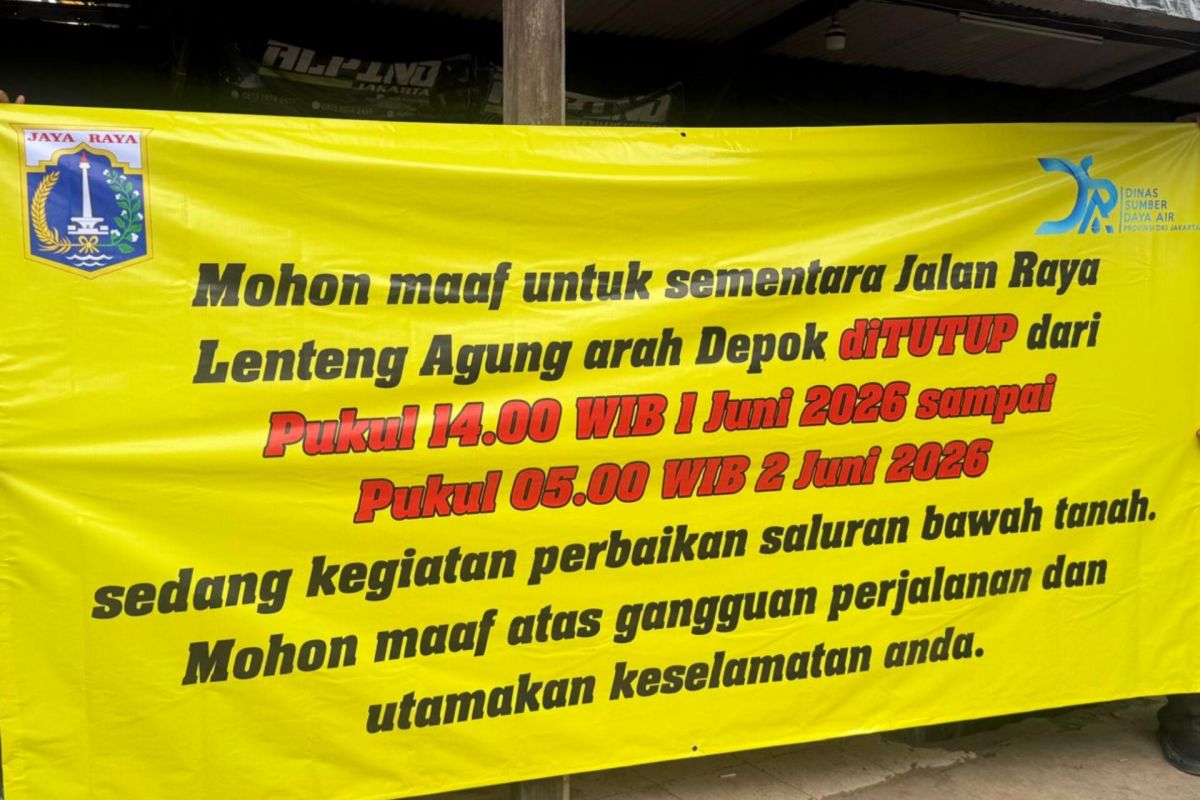 Lenteng Agung Road closure shortens Transjakarta routes 4B and D21