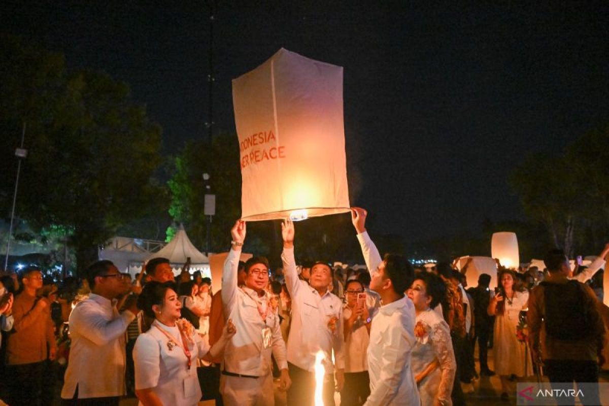 Waisak Day: Vice President Gibran Urges Buddhists to Lead Peace Efforts