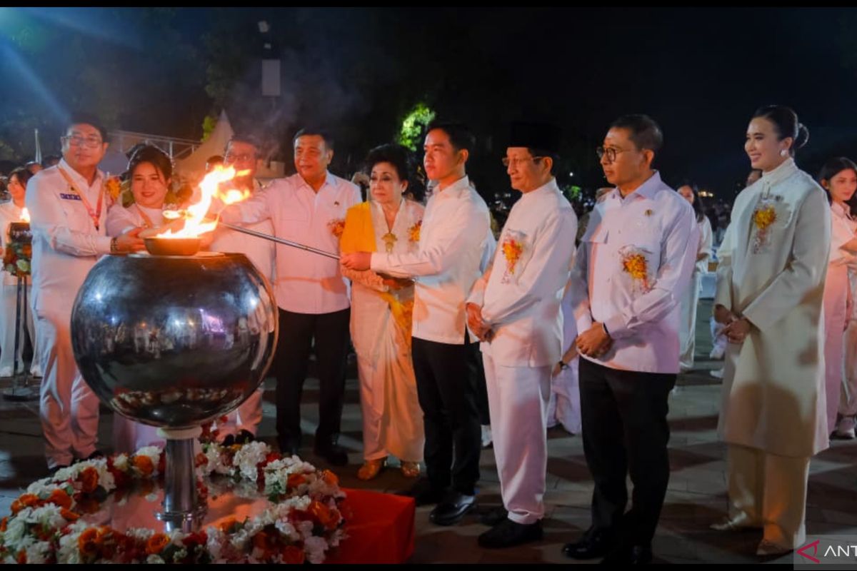 Tourism Minister urges public to use Vesak to strengthen virtuous values