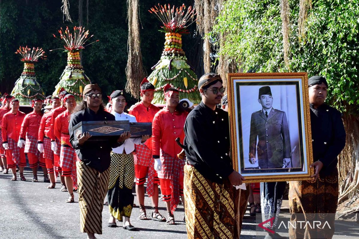 Blitar residents mark Pancasila Day with Grebeg tradition