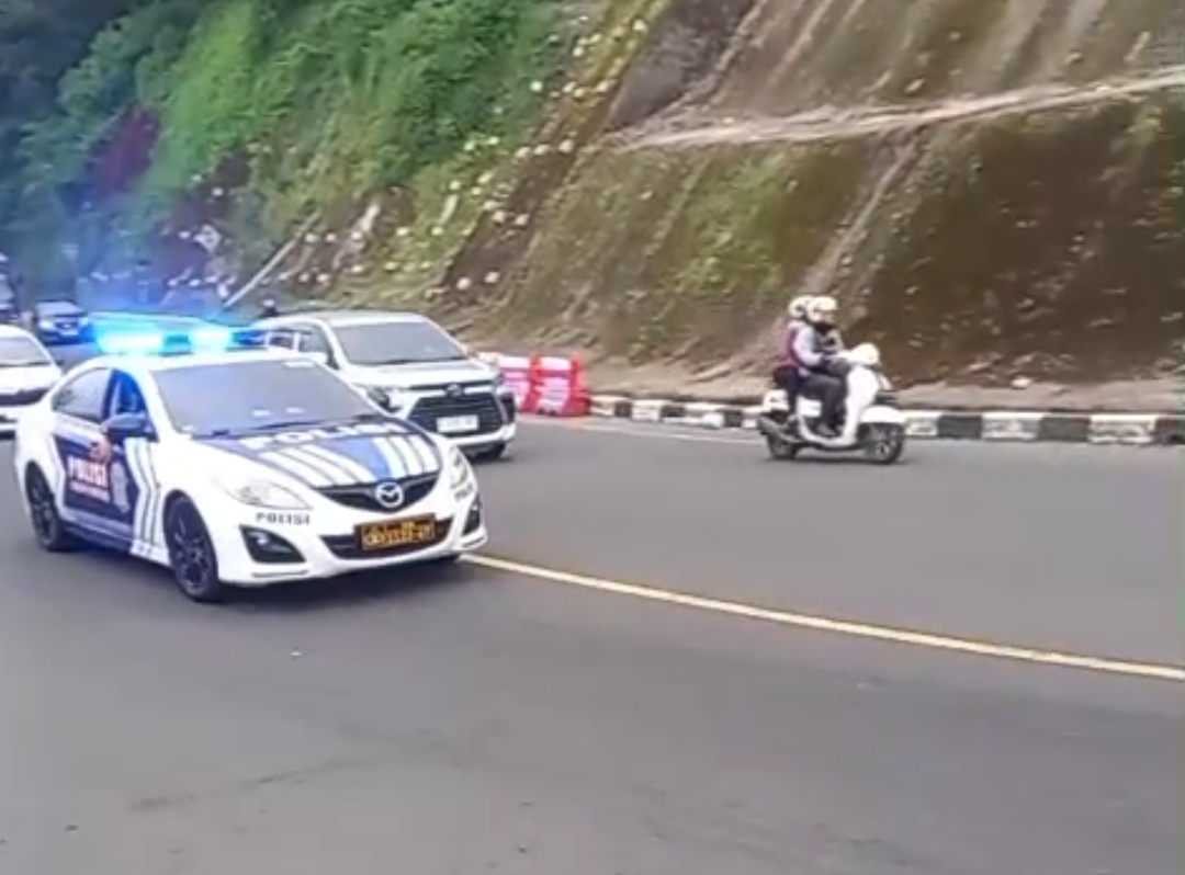 Cianjur Police Implement One-Way System on Puncak Route to Ease Traffic Congestion