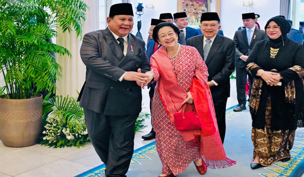 Prabowo and Megawati Share Heartwarming Moment at Pancasila Building
