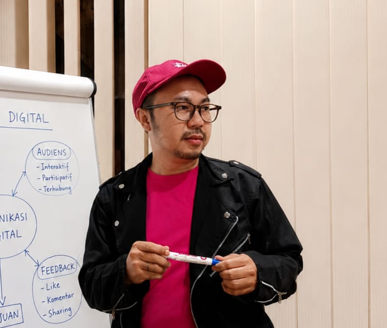 Digital Spaces Shape Public Perception