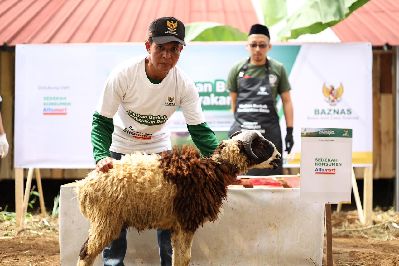 Baznas Distributes Sacrificial Meat Packages to Remote Villages