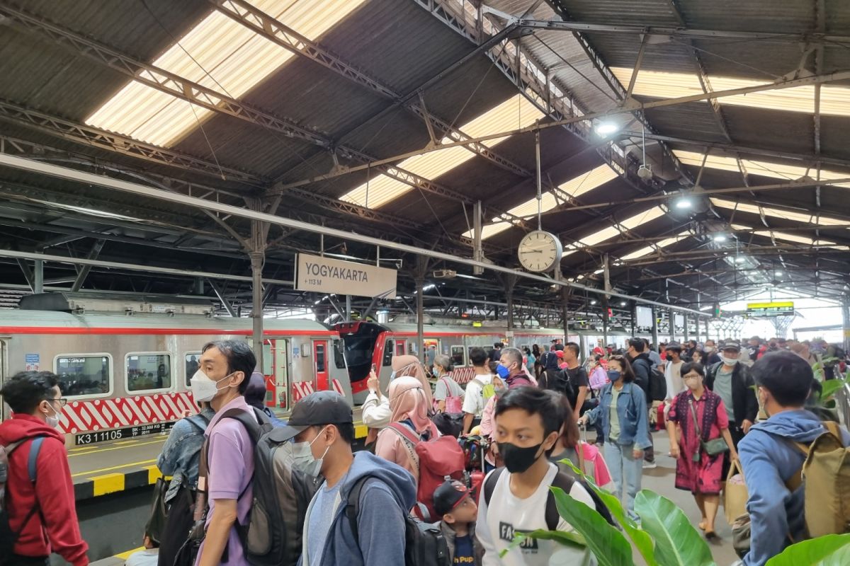 Daop 6 Yogyakarta records 56,898 passengers at peak of extended weekend holiday return rush
