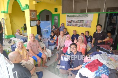 PNM Distributes RE3 For-E Clothing to Disabled and Elderly