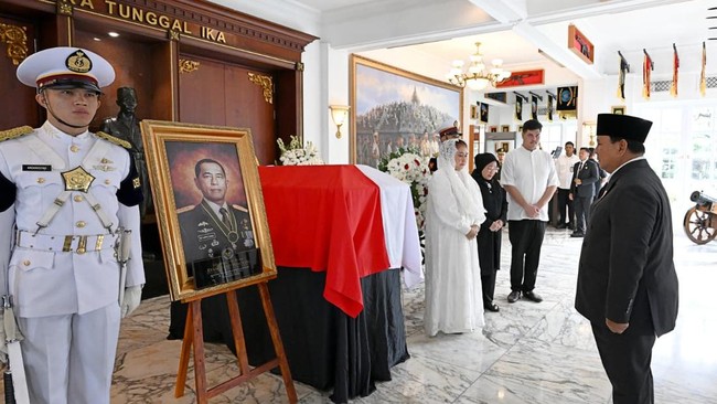 President Prabowo pays tribute at funeral of former Defence Minister Ryamizard Ryacudu