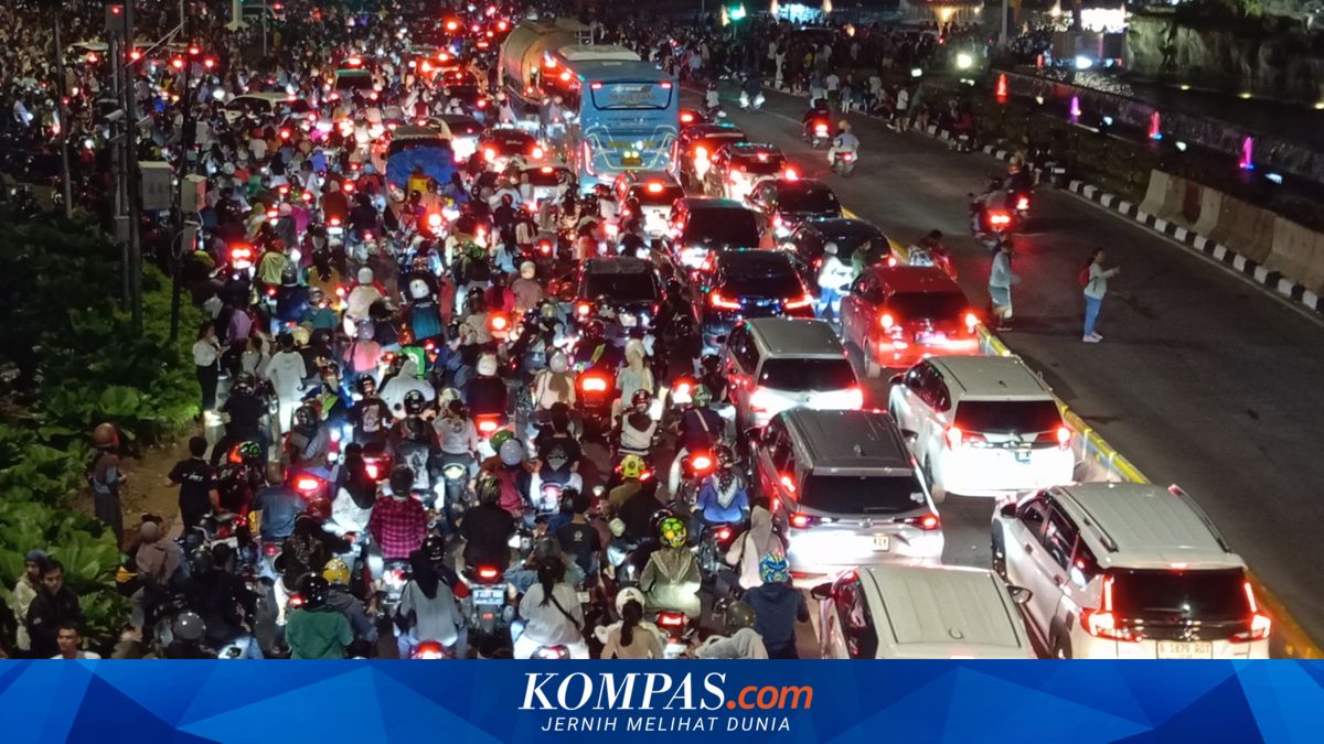 HR Rasuna Said Road Traffic Jams Due to Illegal Concert Parking, DKI Jakarta Dishub Apologises
