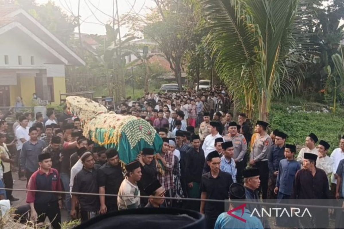 Head of Cirebon Buntet Islamic Boarding School Passes Away on Monday