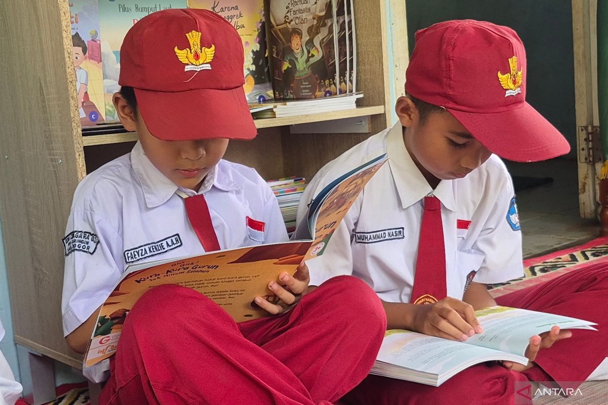 New books spark astronaut dreams in Pasir Buncir village