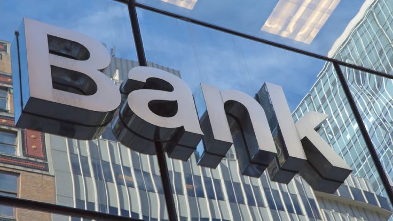 Major Banks Replace Humans with AI, Over 7,000 Jobs Cut