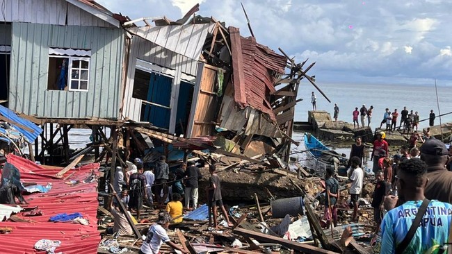 Foreign media spotlight WWII bomb explosion in Indonesia’s Papua