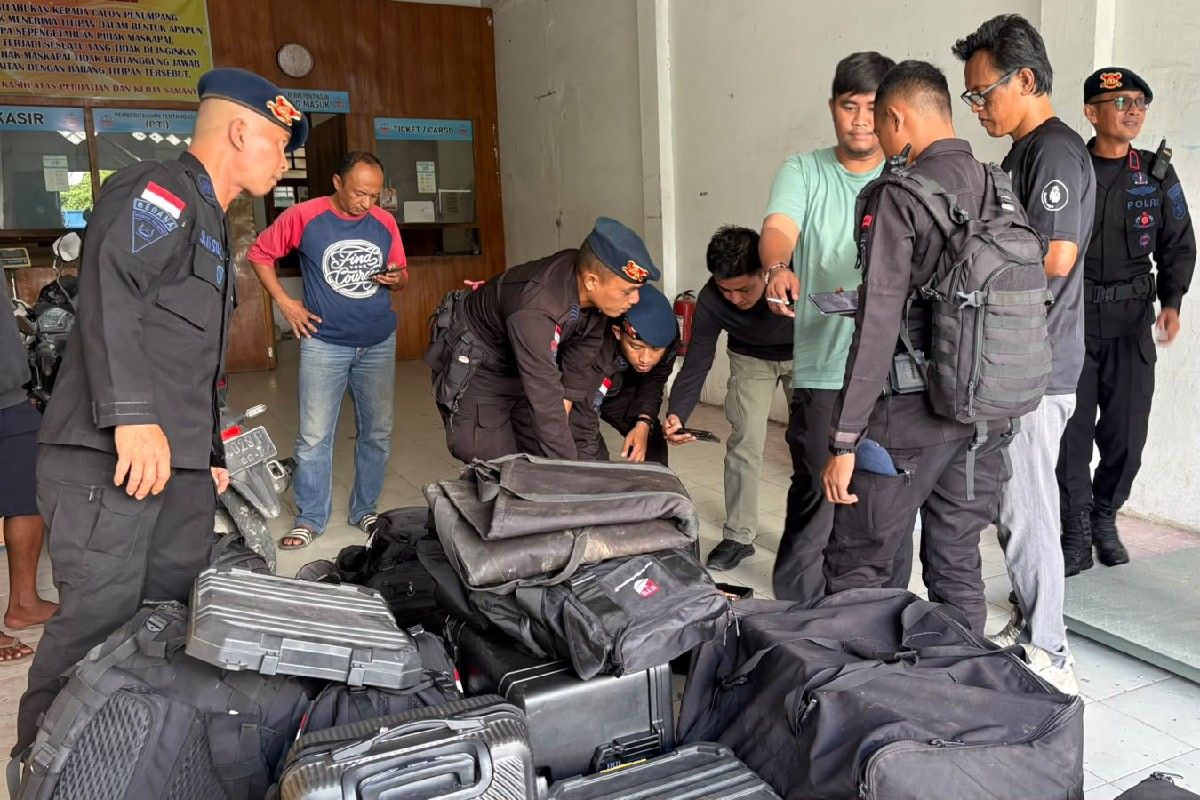 Jibom Gegana Brimob Team Finds WWII Grenade in Biak