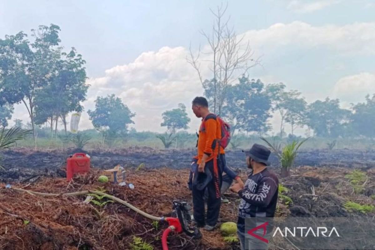 BPBD deploys 15 personnel to combat forest and land fires in West Aceh
