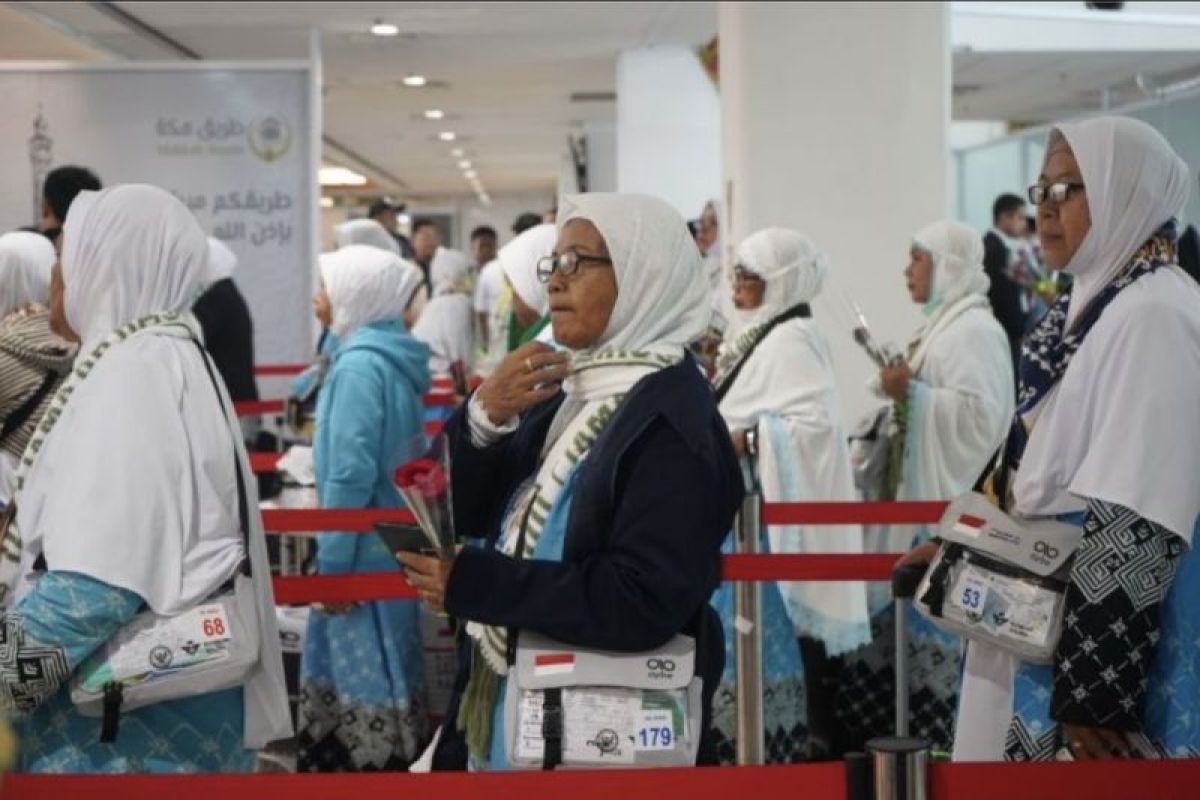 Immigration Office introduces Corridor Gate at Surabaya Hajj Debarkation