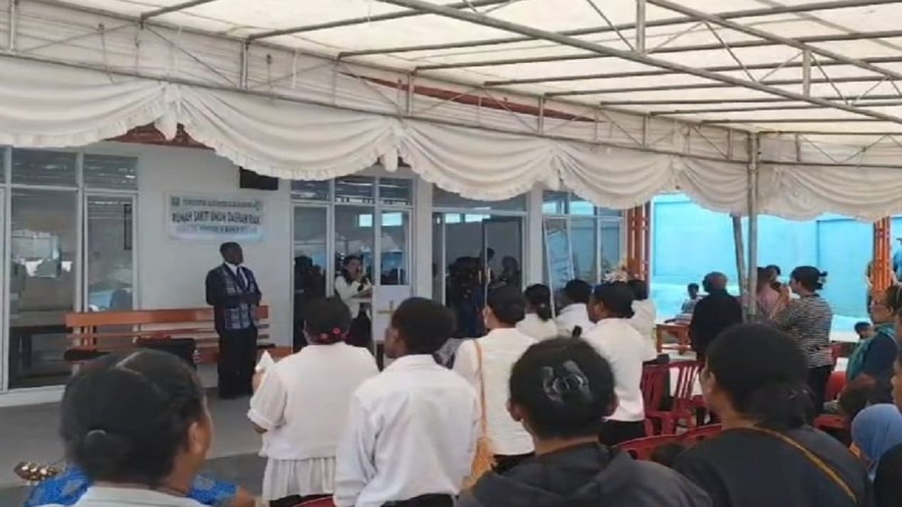Five WWII-era bomb explosion victims in Biak buried; identities revealed