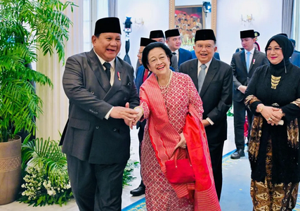 Cabinet Secretary Teddy Confirms Prabowo's Extra Overseas Trip Costs Borne Personally