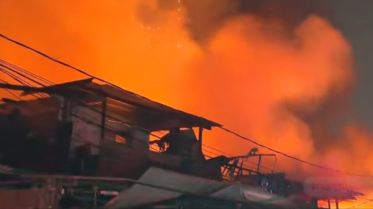 Jiung Market Kemayoran Fire: Flames Still Burning