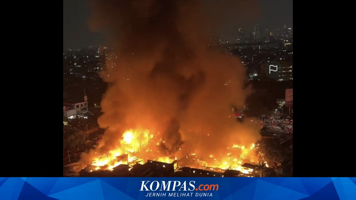 Major Fire in Kemayoran's Pasar Jiung Residential Area Suspected Caused by Electrical Short Circuit