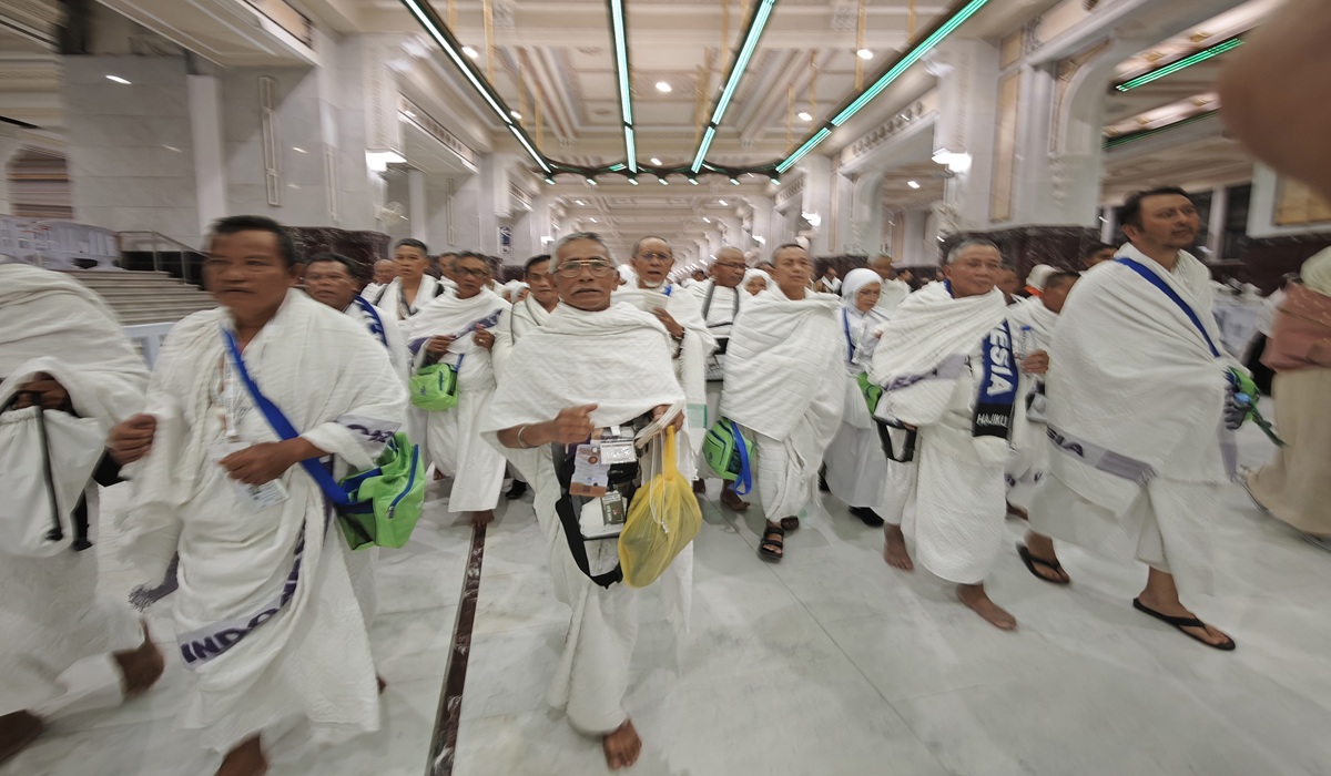 First Batch of 378 Hajj Pilgrims Arrives in Surabaya