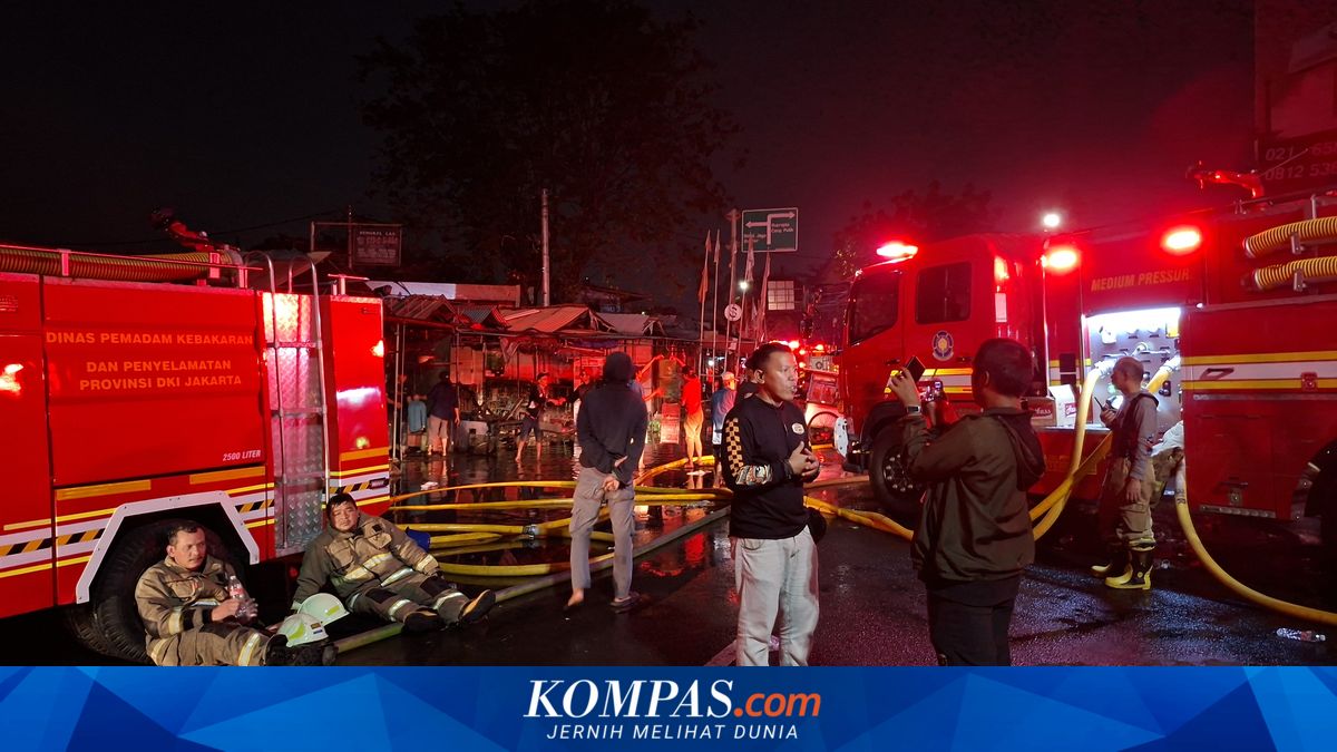 Three Residents Injured in Residential Fire Behind Jiung Market in Kemayoran