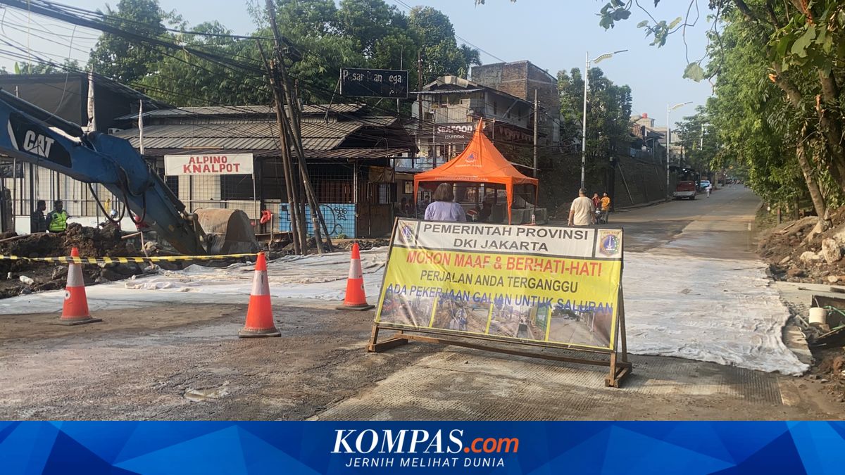 Lenteng Agung Main Road Towards Depok Still Closed Tuesday Morning