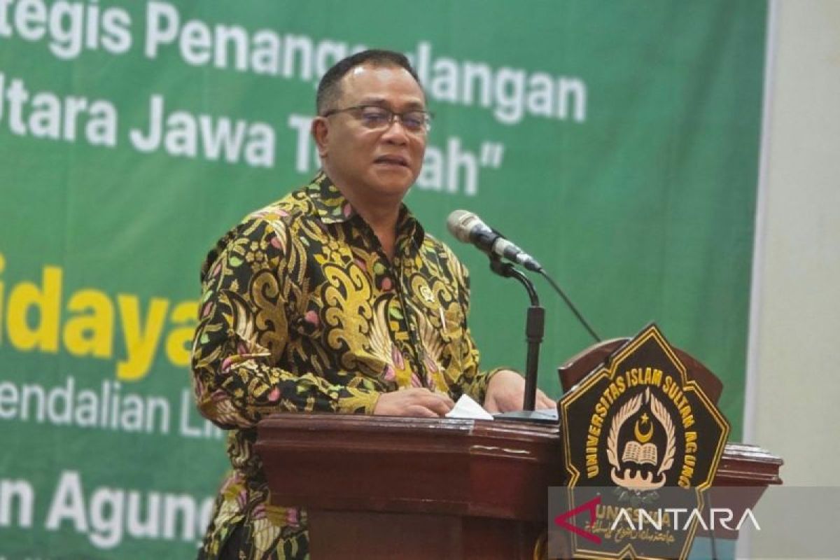 Environment Minister: Sea Walls are Futile Without Changes in Land-Based Behaviour