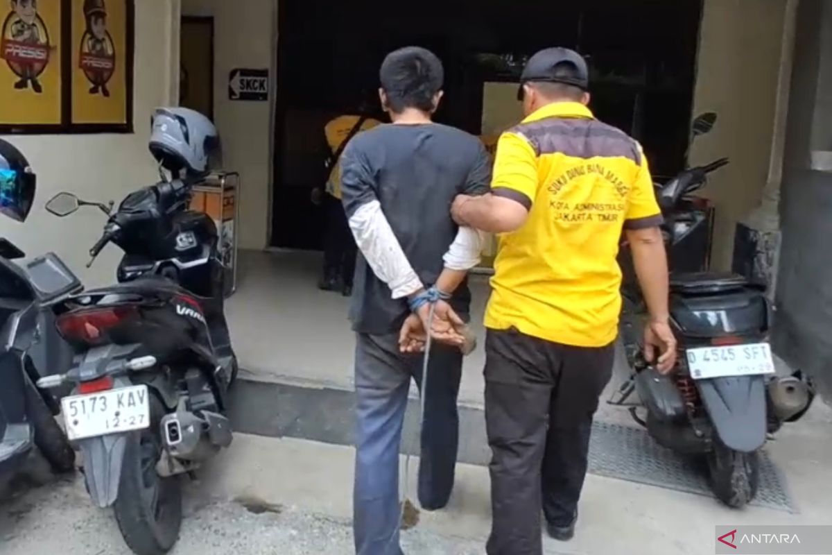 Road Works Officers Apprehend Street Lighting Cable Thief