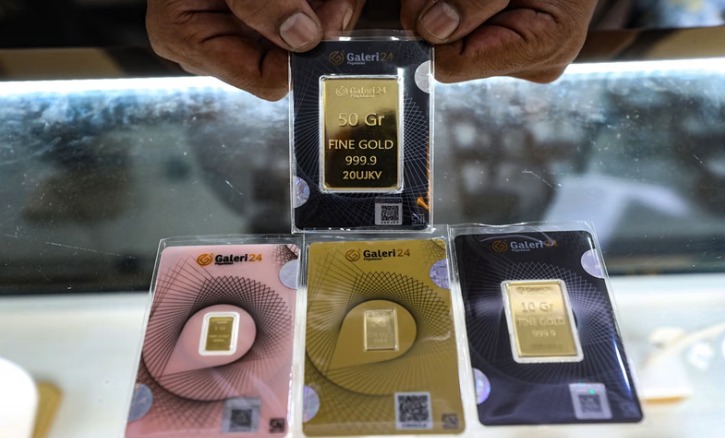 Despite High Global Trends, Jewellery Gold Prices Decline Domestically