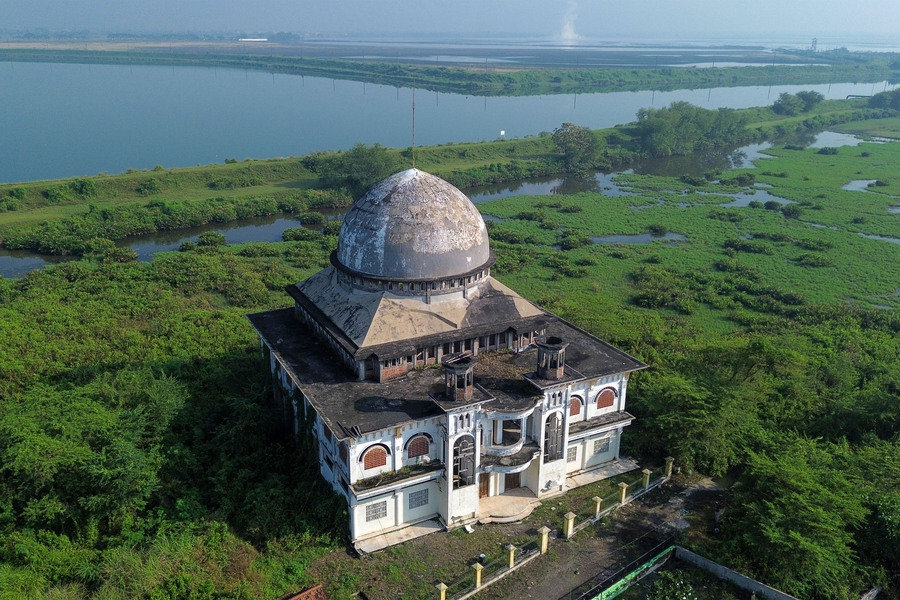 Two Decades of the Lapindo Mudflow: Unhealed Wounds and Lingering Hopes