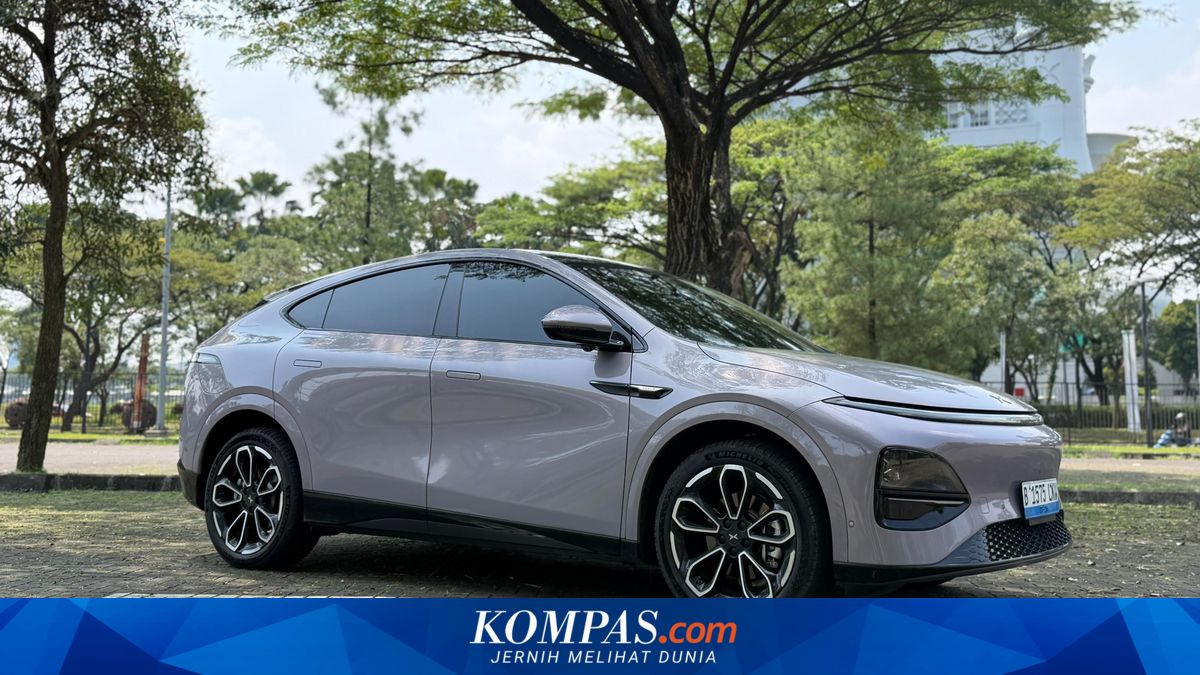 Discussing the Design of the Xpeng G6, a Robot-Faced Electric SUV