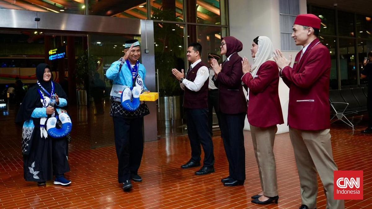 First Batch of Hajj Pilgrims from Pondok Gede Embarkation Arrive in Indonesia