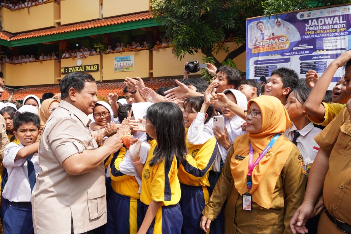 SMPN 111 Jakarta Teacher Expresses Pride in Meeting President Prabowo
