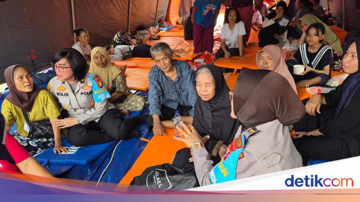 Jakarta Female Police Officers Provide Aid and Trauma Healing to Kemayoran Fire Victims