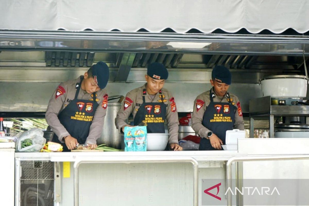 Metro Jaya Regional Police Deploy Mobile Kitchen Units to Assist Fire Victims
