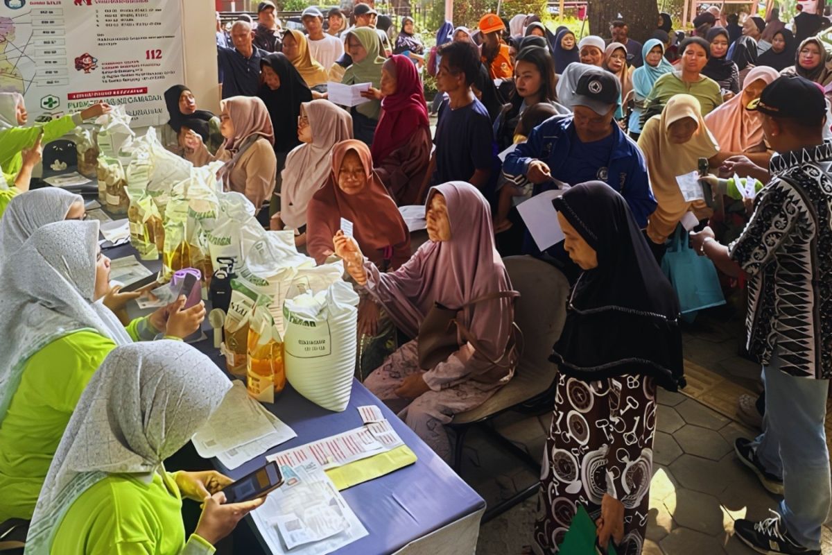 Bulog accelerates food aid distribution in Jakarta