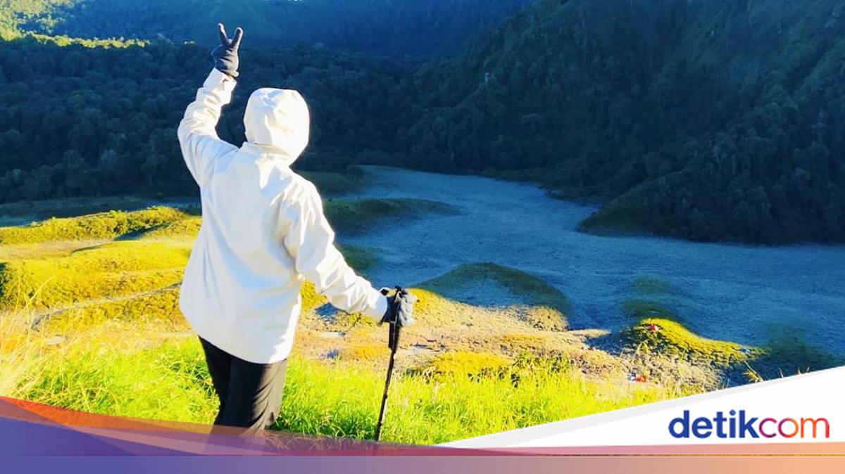 Savana Propok Rinjani Covered in Ice, Morning Temperatures Drop to 2 Degrees Celsius