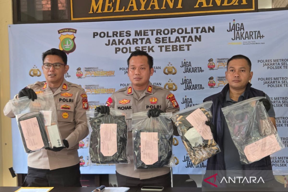 Motorcycle thief in Tebet used replica mobile phones as collateral