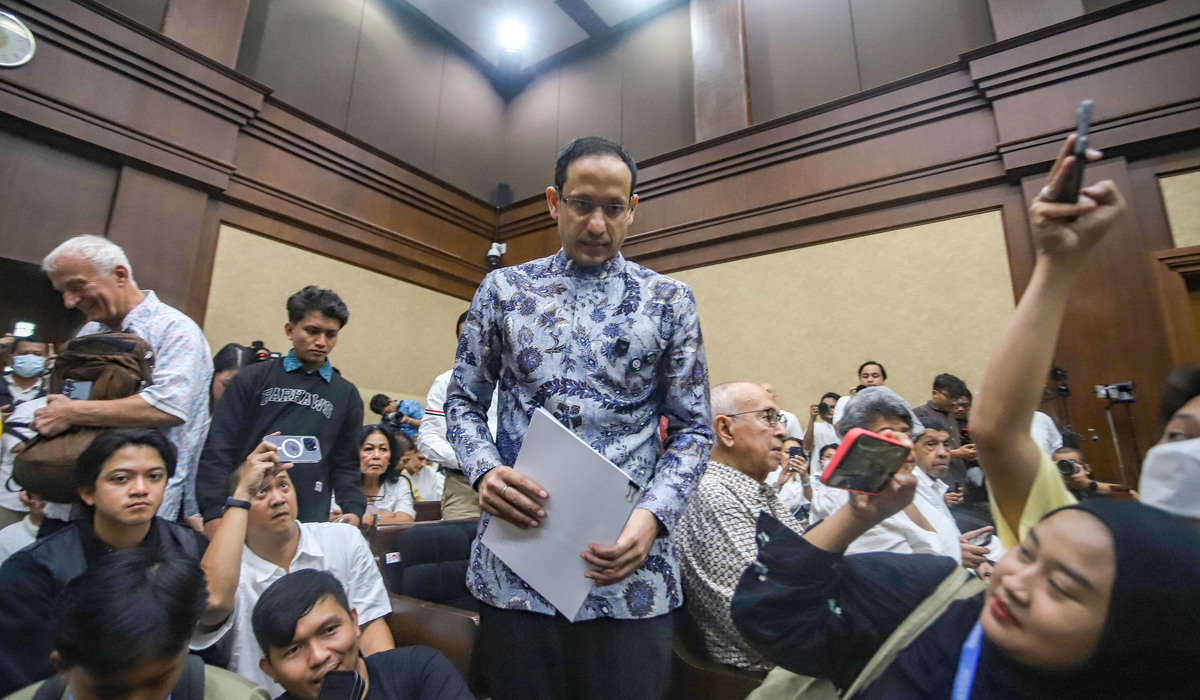 Nadiem Makarim Delivers Plea, Admits Imperfections but Denies Chromebook Corruption