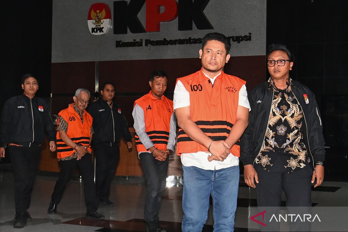 KPK Detains Three of Four Suspects in Lamongan Regency Office Building Case
