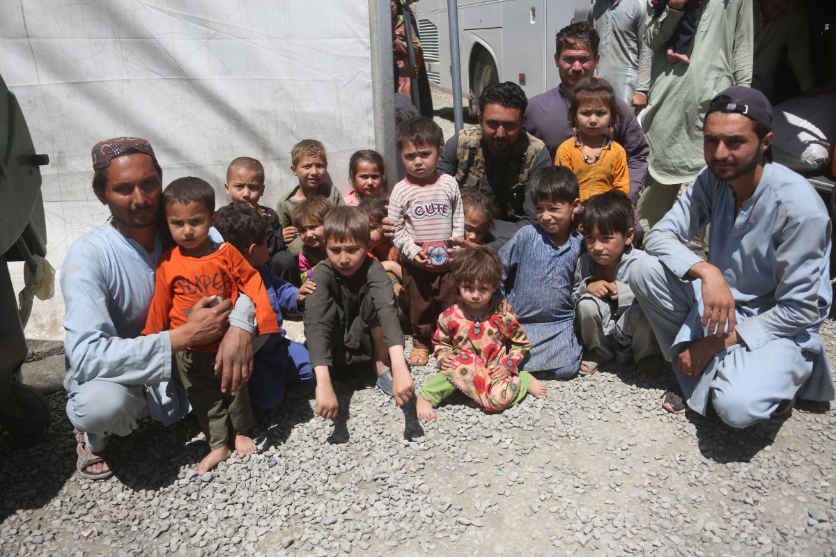 Afghanistan distributes 35,000 plots of land for returning refugees