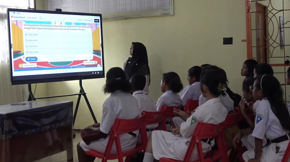 Response to foreign language discourse: House of Representatives urges priority on teacher welfare