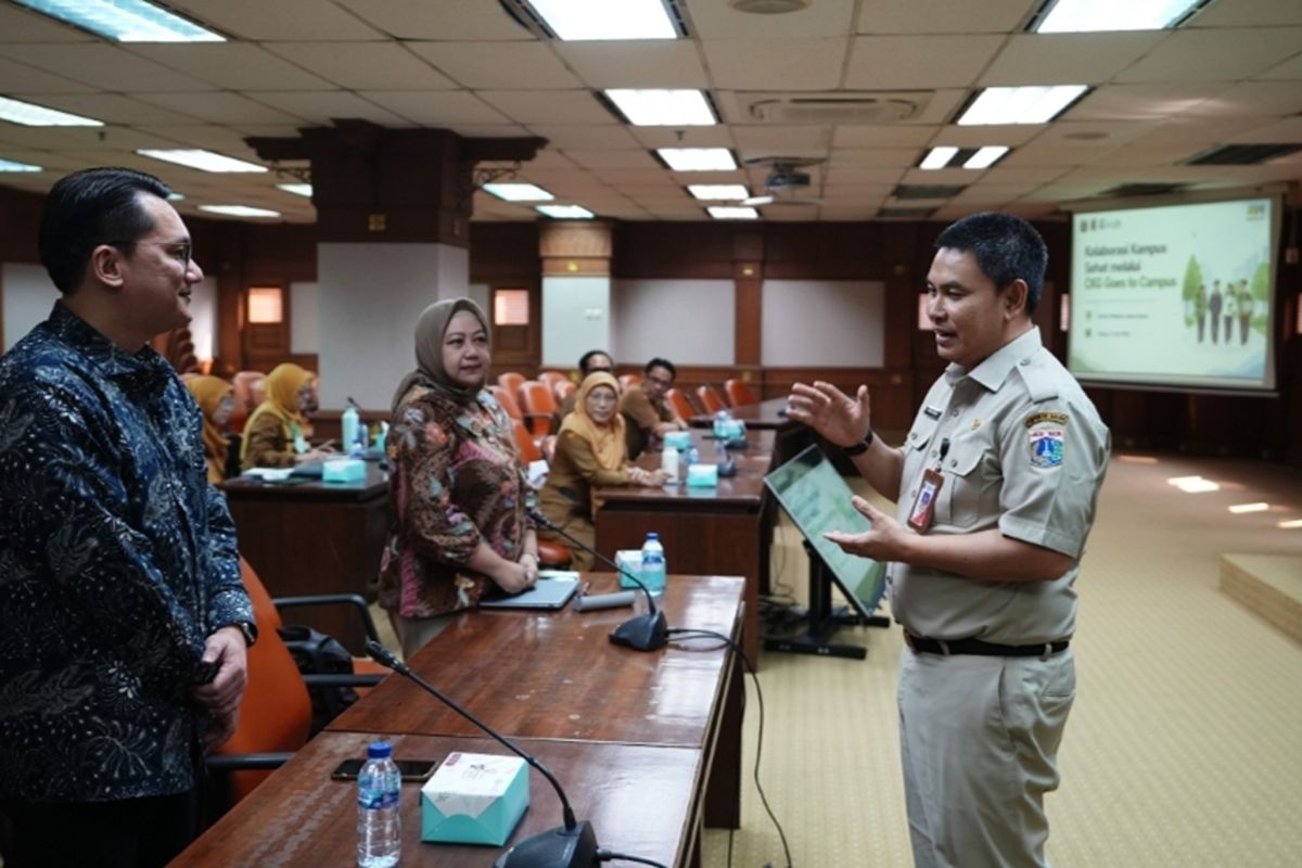 West Jakarta Administration Partners with Universities for Free Health Check Program