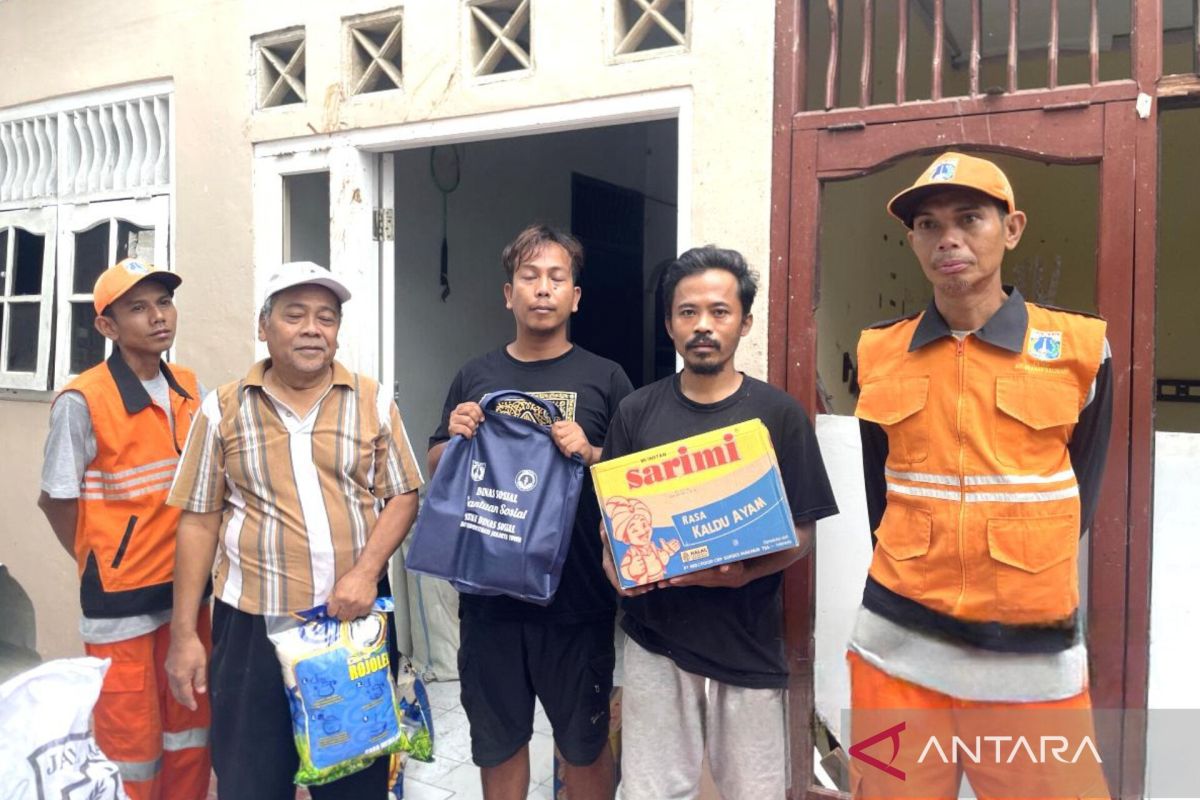 East Jakarta Social Services and Red Cross Provide Aid to LPG Explosion Victims