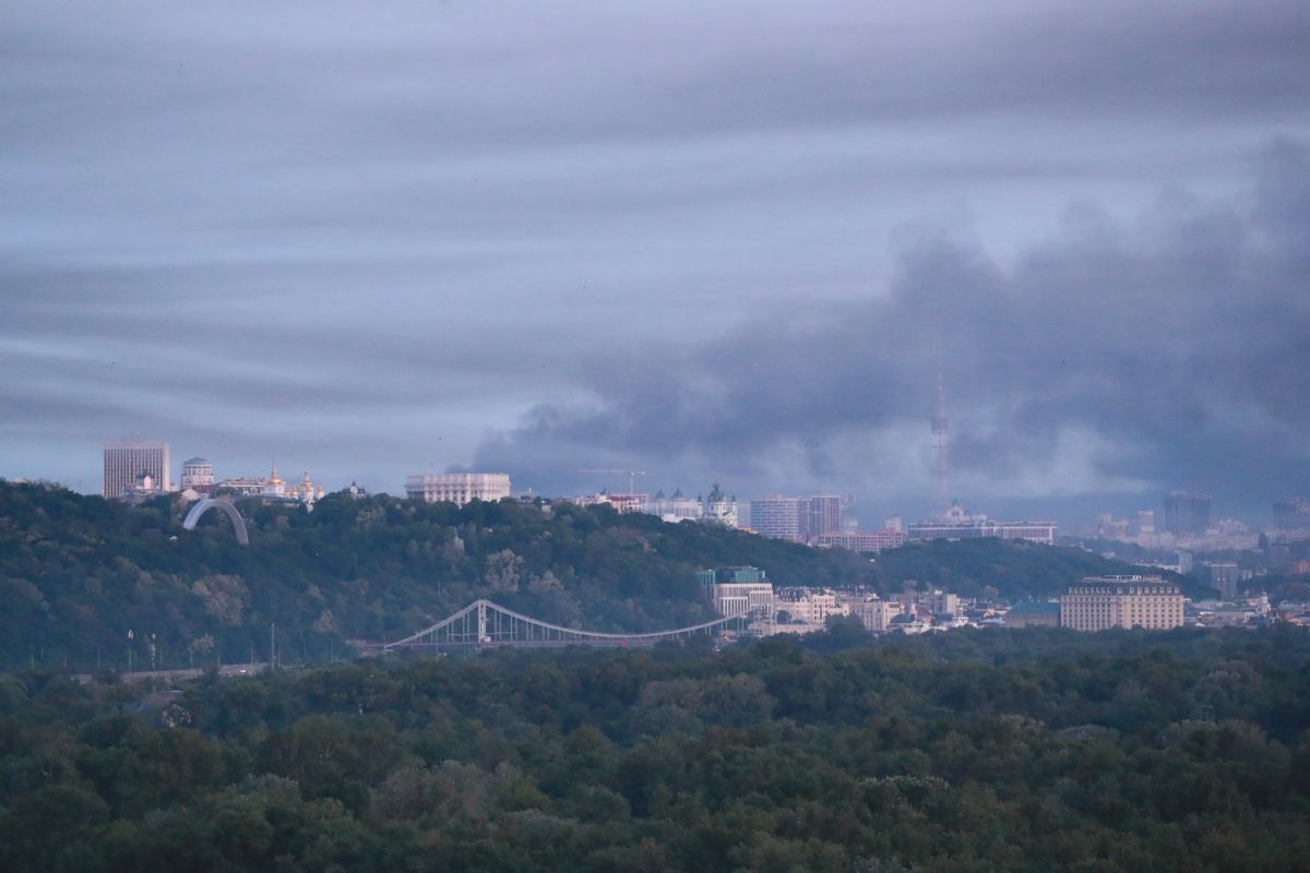 Russian Attacks on Ukraine Kill 10 and Injure Dozens