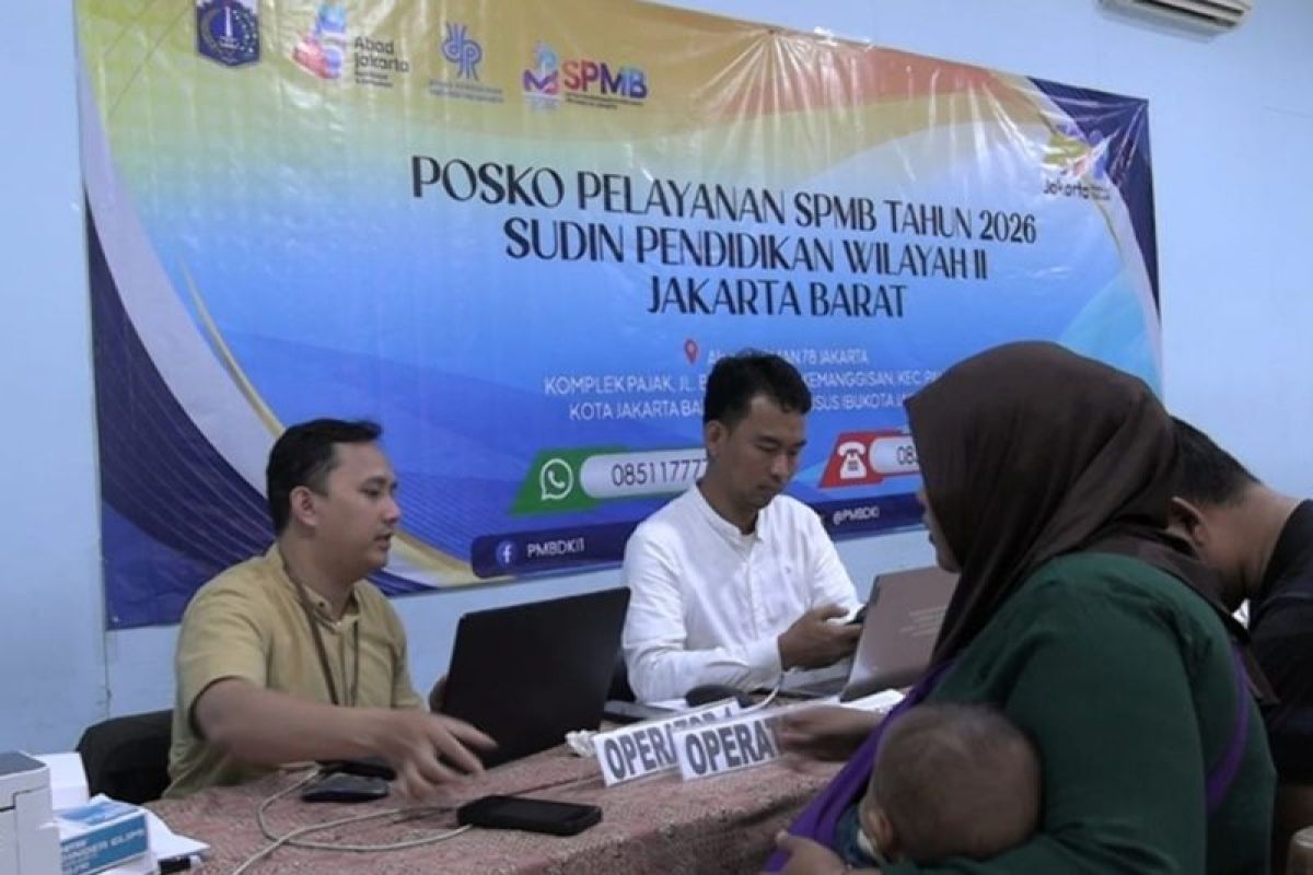 West Jakarta Education Office Opens Student Admission Service Post at SMAN 78