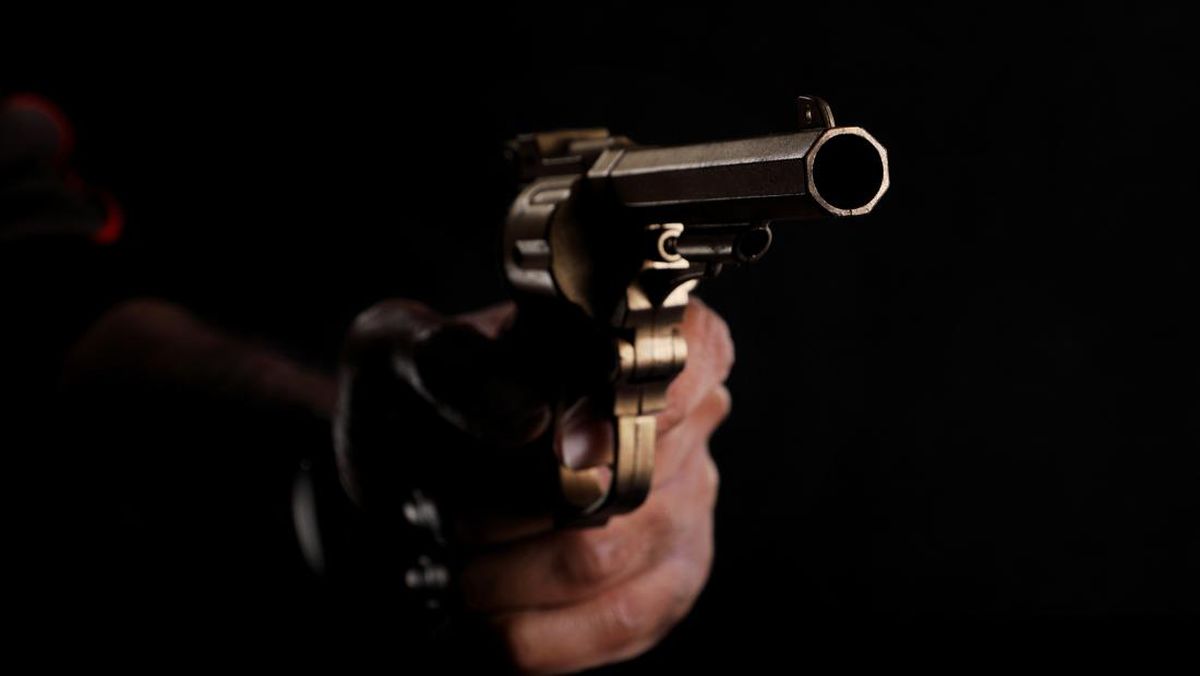 Two Injured by Stray Bullets at Padang State University Transported to Hospital